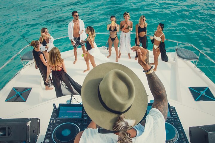 Tulum All Inclusive DJ Party — 51ft Leopard PowerCat 4 Hours