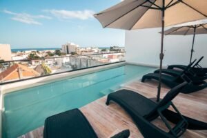 Hotel B10 — Distinctive Hotel