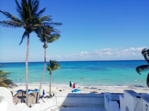 Pelicano Inn Playa del Carmen — Beachfront Hotel